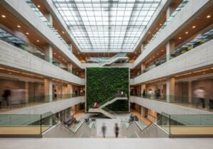 Agents IA orchestrés redéfinissent l'efficacité en entreprise grâce à une coordination avancée des systèmes intelligents.