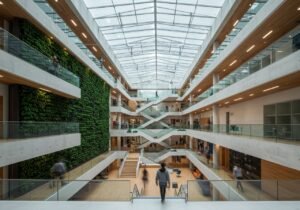 Un système multi agents IA illustre la décomposition de problèmes complexes en tâches gérables pour une efficacité accrue.