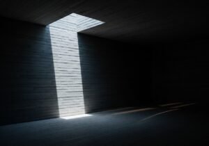 Un assistant IA d'entreprise intégré dans un flux de travail professionnel pour améliorer la productivité et la prise de décision.