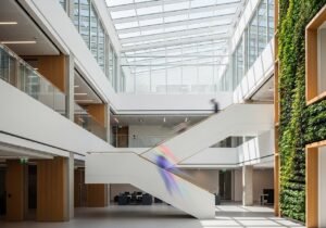 Les assistants IA orchestrés structurent l'accès à la connaissance d'entreprise pour des résultats fiables.