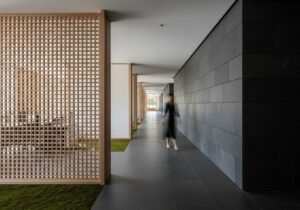 L'utilisation de l'IA pour l'extraction de clauses transforme la gestion des contrats en une tâche plus stratégique.