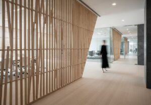 Concept illustrant comment l'IA pour le marketing B2B aide à définir une stratégie de contenu pertinente et cohérente.