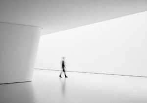 Schéma conceptuel illustrant les architectures fondamentales pour créer un système d'IA multi-agents efficace et coordonné.