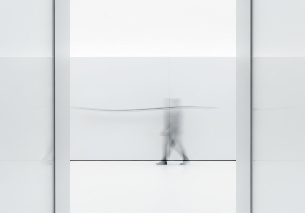 Le principal avantage d'une IA qui peut vérifier ses sources est de fournir des réponses factuelles et plus transparentes.