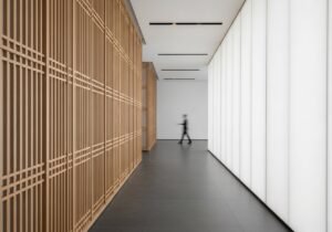 Concept illustrant comment une IA d'entreprise sans hallucination s'intègre de manière fiable dans les processus métier.