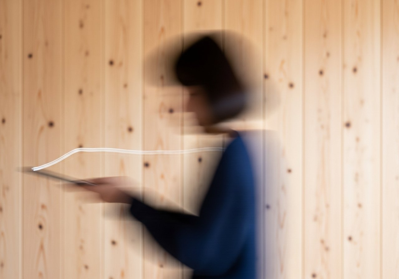 Visualisation d'un environnement industriel où le jumeau numérique piloté par l'IA permet de simuler des opérations.