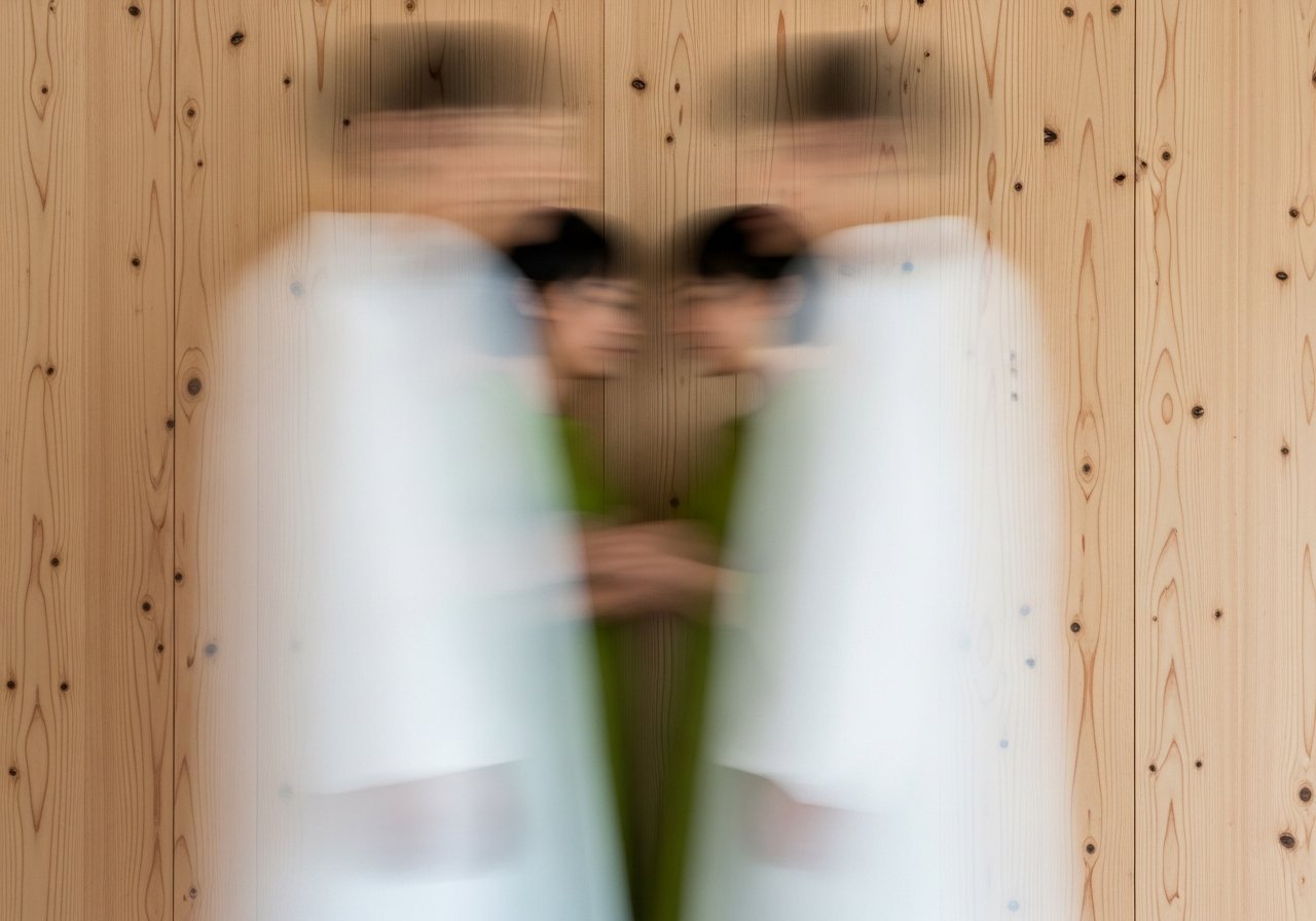 Une équipe projet analyse les critères de sélection pour choisir le bon prestataire de solution IA en toute confiance.