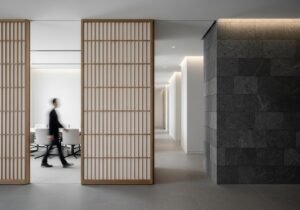 Illustration conceptuelle montrant comment réduire les risques juridiques avec l'IA grâce à une meilleure gouvernance.