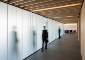 Intégrer le chiffrement de bout en bout pour une IA garantit la protection totale des données sensibles des entreprises.