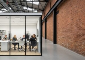 Une vue d'ensemble des défis stratégiques illustrant le match Claude vs IA d'entreprise pour les décideurs.