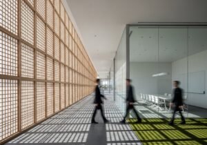 La décomposition de tâches par l'IA permet de structurer les questions complexes en éléments simples.