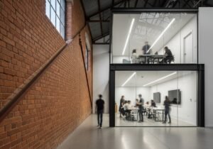Différence entre MLOps et LLMOps : une évolution majeure pour la gestion des modèles en entreprise.