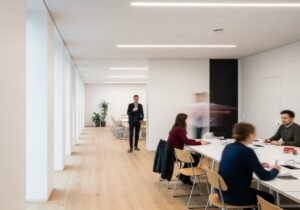 L'intégration d'une IA pour le DRH transforme la gestion quotidienne des ressources humaines en entreprise.