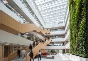 Le pattern multi-agent supervisor agit comme un chef d'orchestre central pour fiabiliser l'intelligence artificielle.